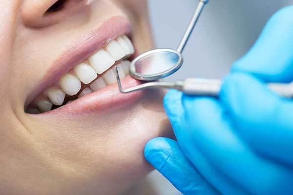 estrazione impianto dentale doloroso: Tutto Quello che Devi Sapere